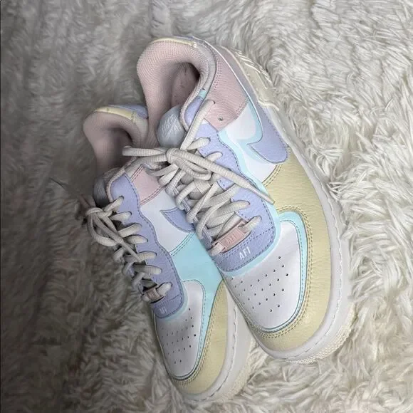 Nike Cream and White Sneakers - Picture 3 of 7